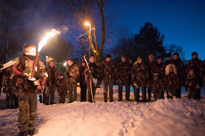 Maskenabstauben17-12