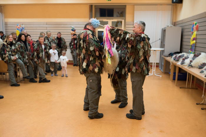 Maskenabstauben17-45